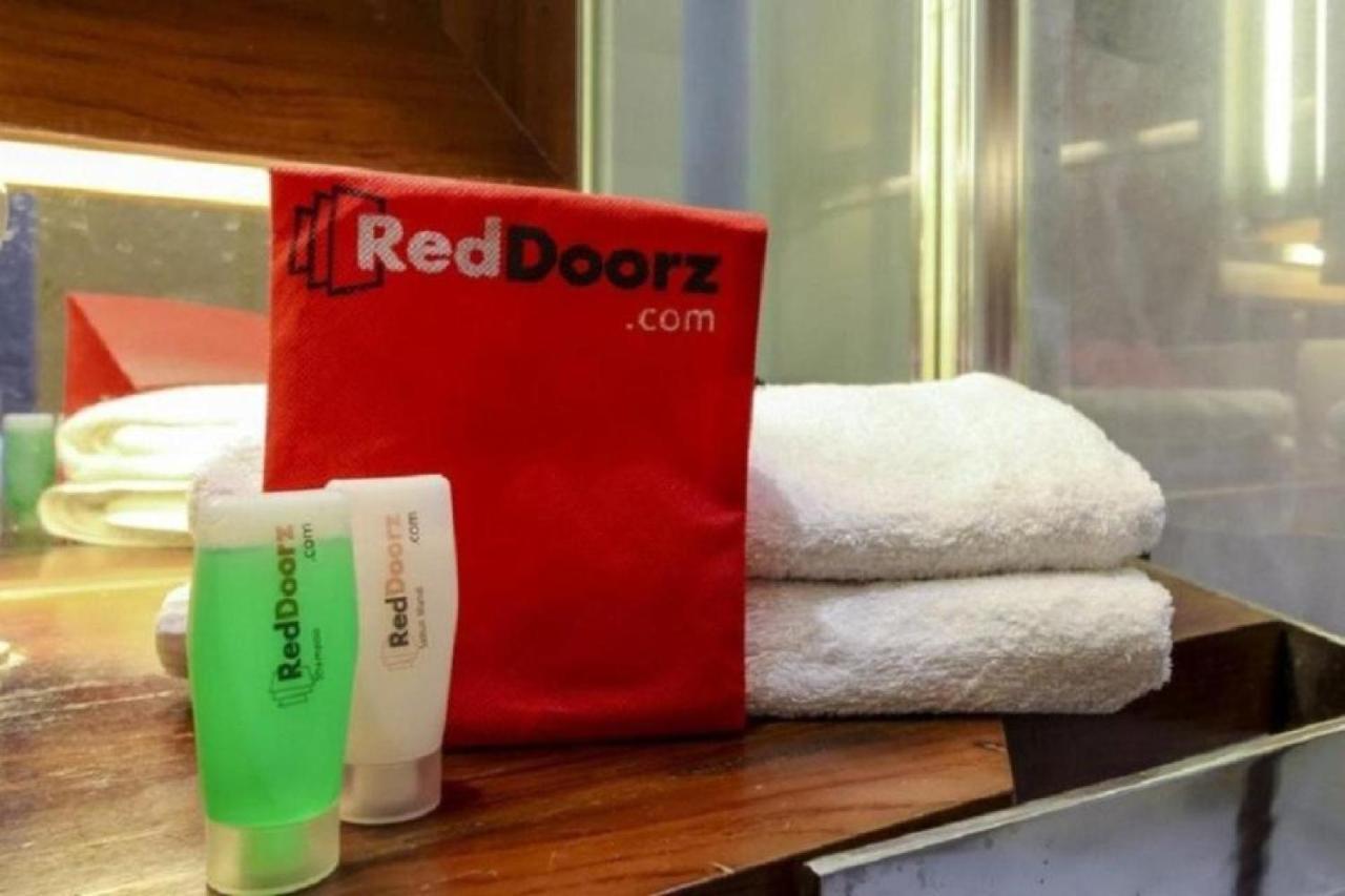 RedDoorz near Widya Mandala University Surabaya Dış mekan fotoğraf