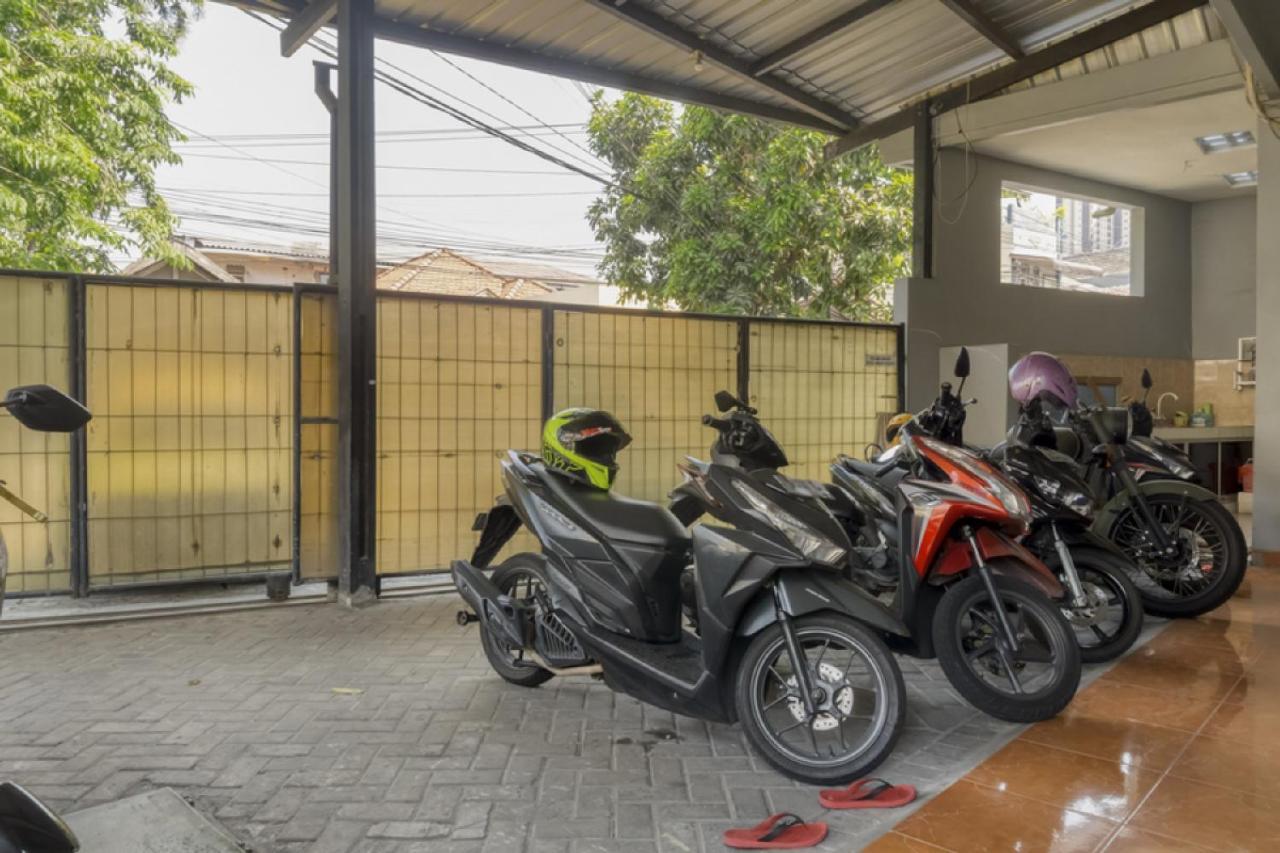 RedDoorz near Widya Mandala University Surabaya Dış mekan fotoğraf