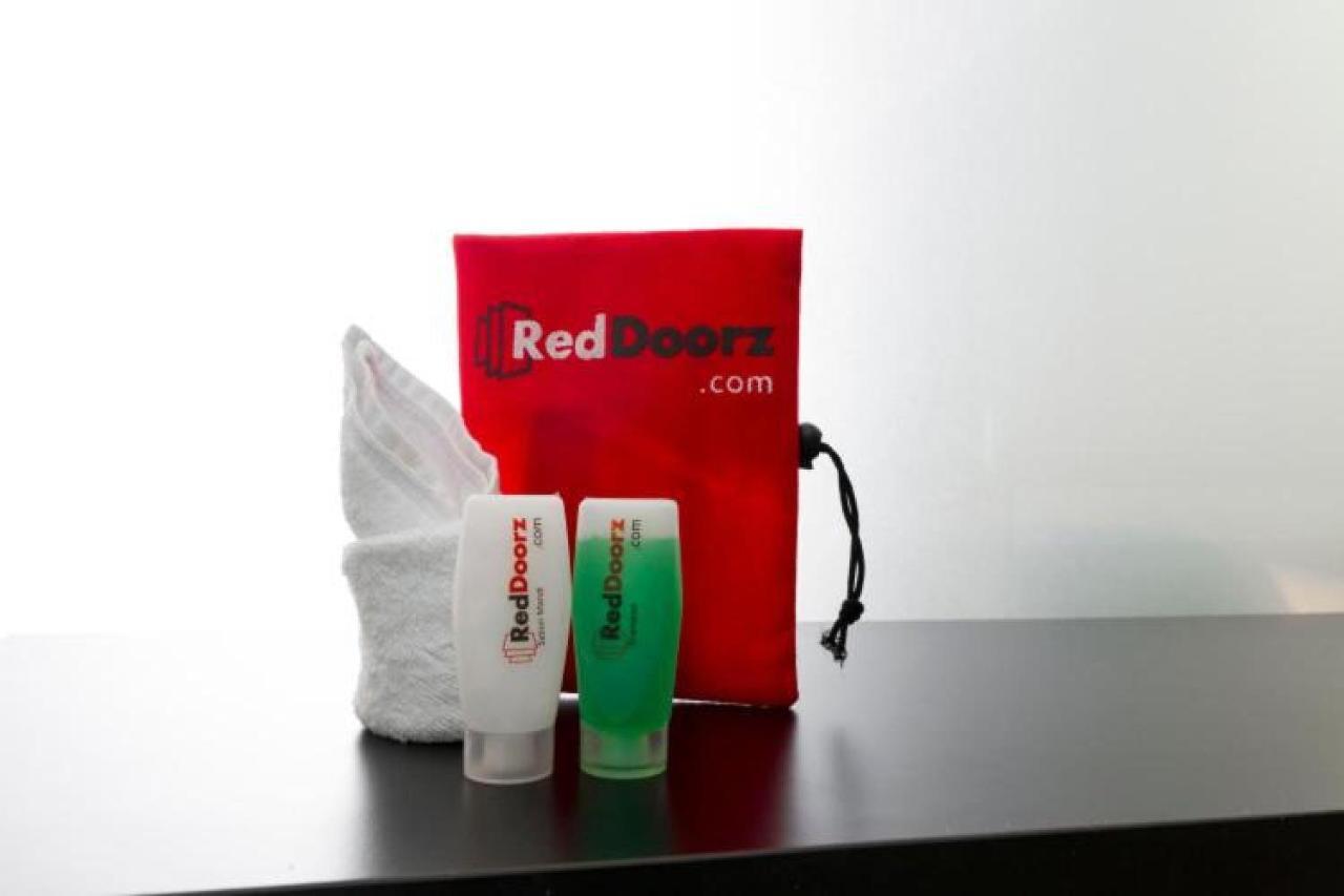 RedDoorz near Widya Mandala University Surabaya Dış mekan fotoğraf