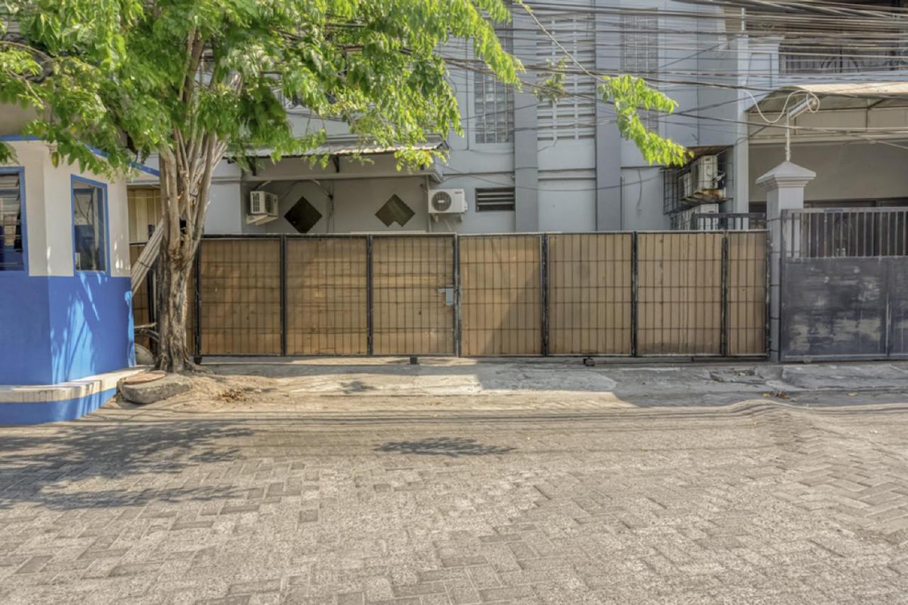 RedDoorz near Widya Mandala University Surabaya Dış mekan fotoğraf