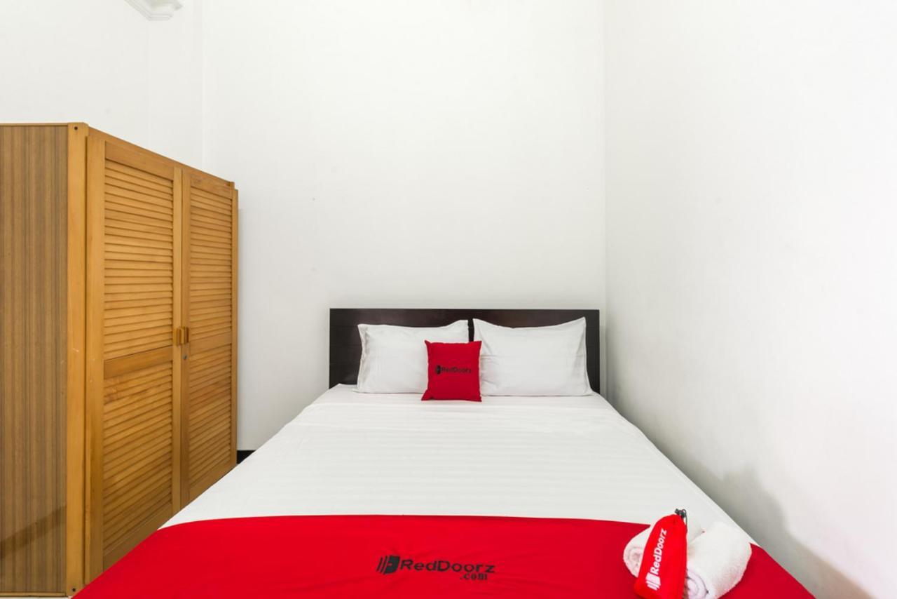 RedDoorz near Widya Mandala University Surabaya Dış mekan fotoğraf
