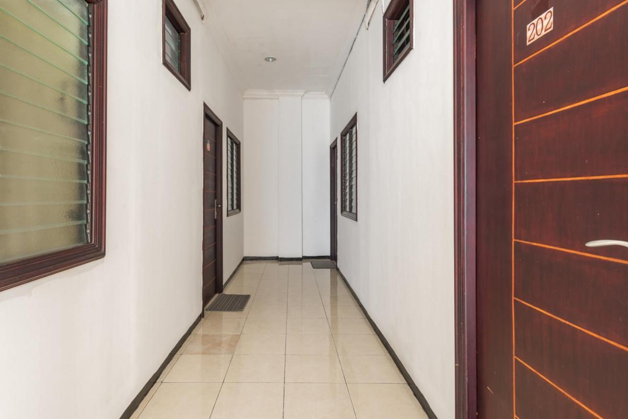RedDoorz near Widya Mandala University Surabaya Dış mekan fotoğraf