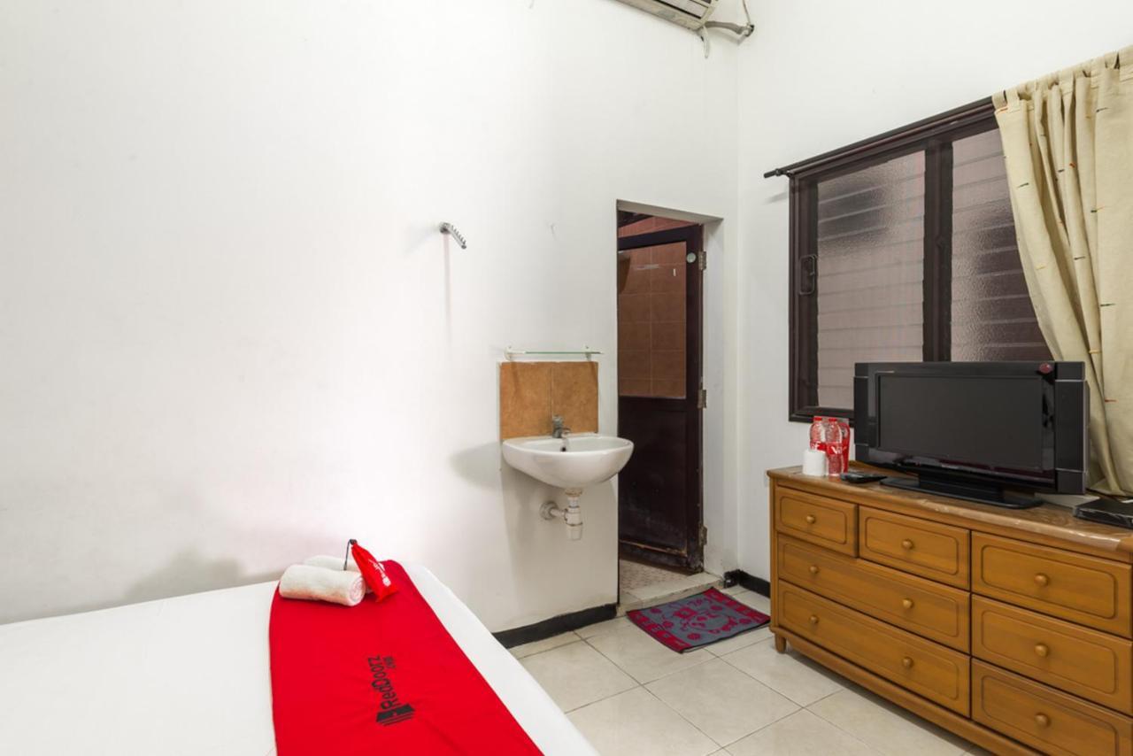 RedDoorz near Widya Mandala University Surabaya Dış mekan fotoğraf