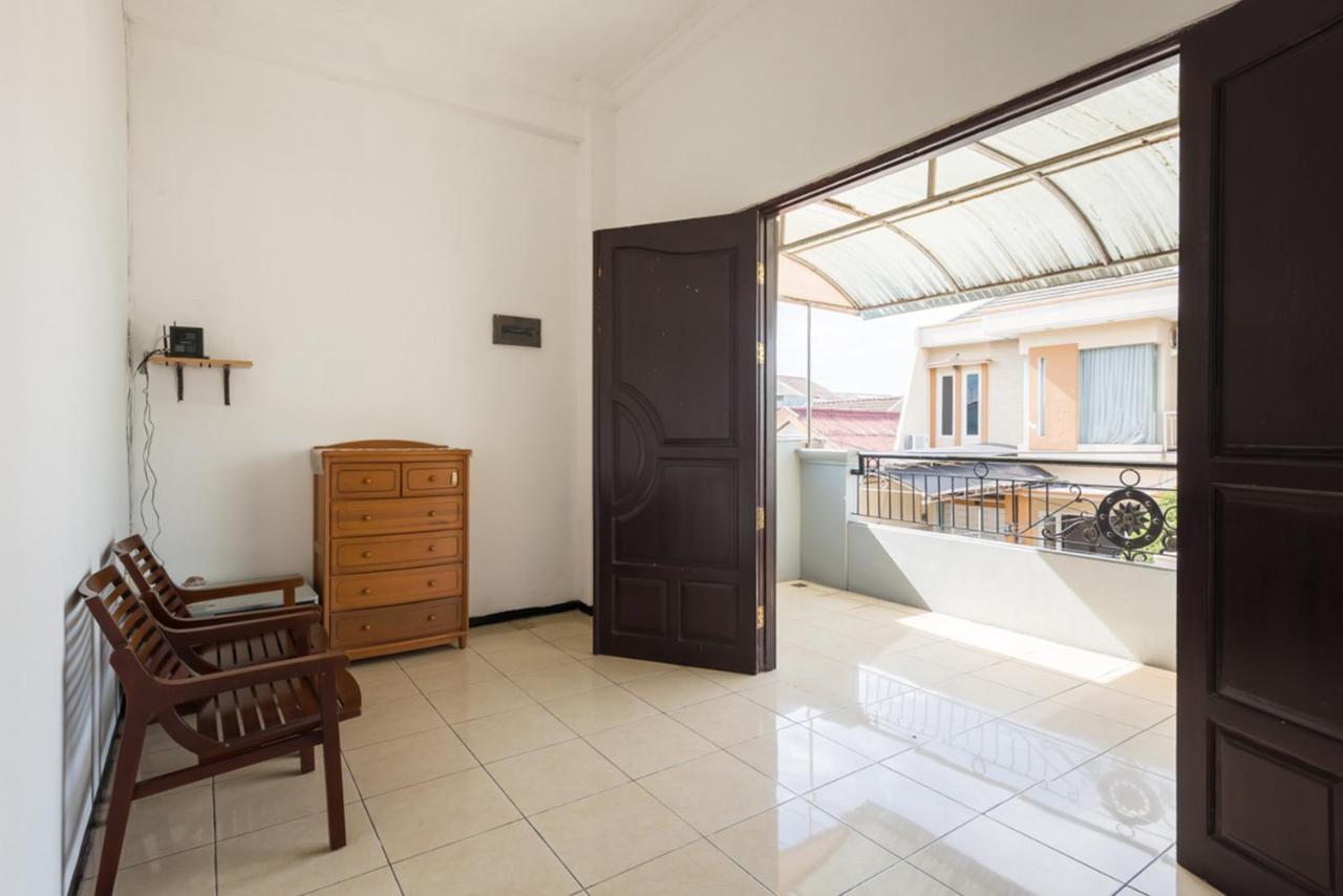 RedDoorz near Widya Mandala University Surabaya Dış mekan fotoğraf
