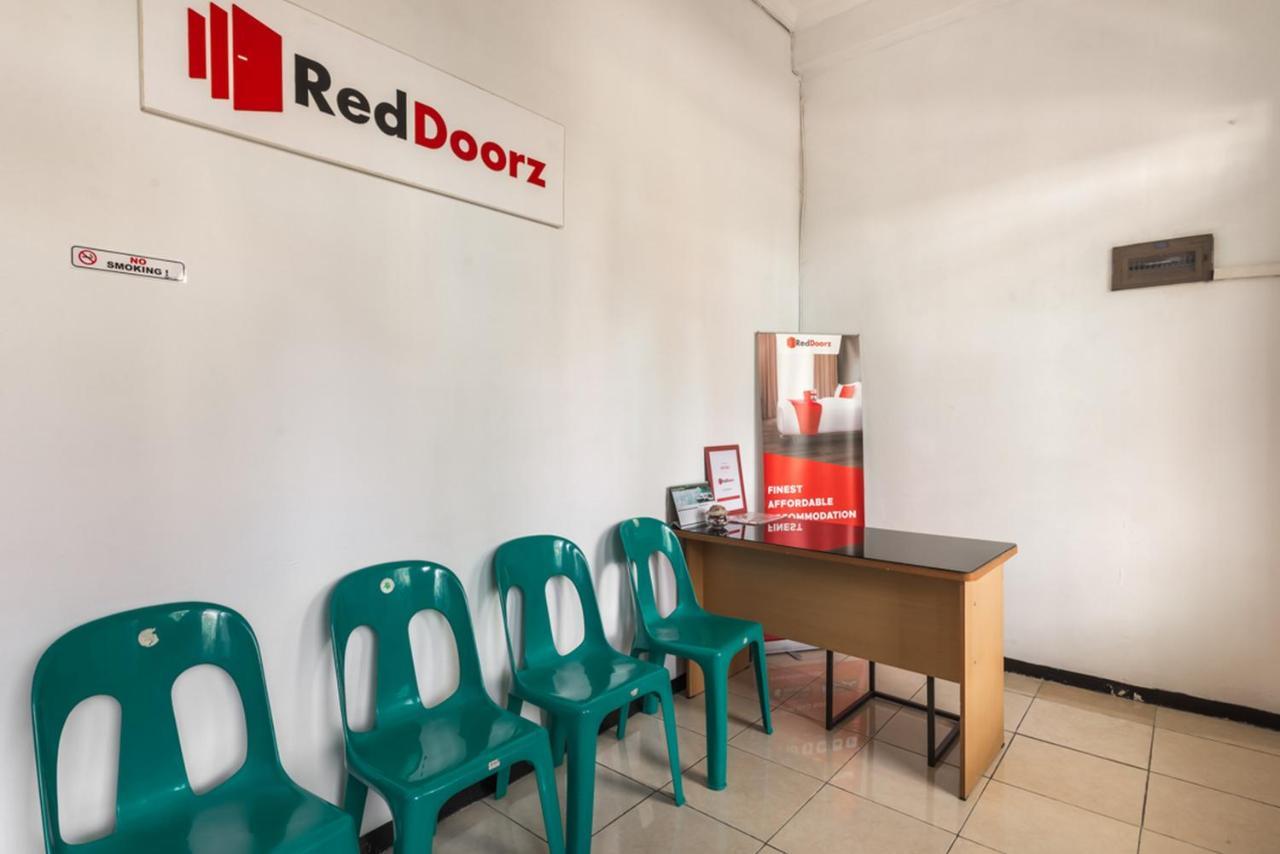 RedDoorz near Widya Mandala University Surabaya Dış mekan fotoğraf
