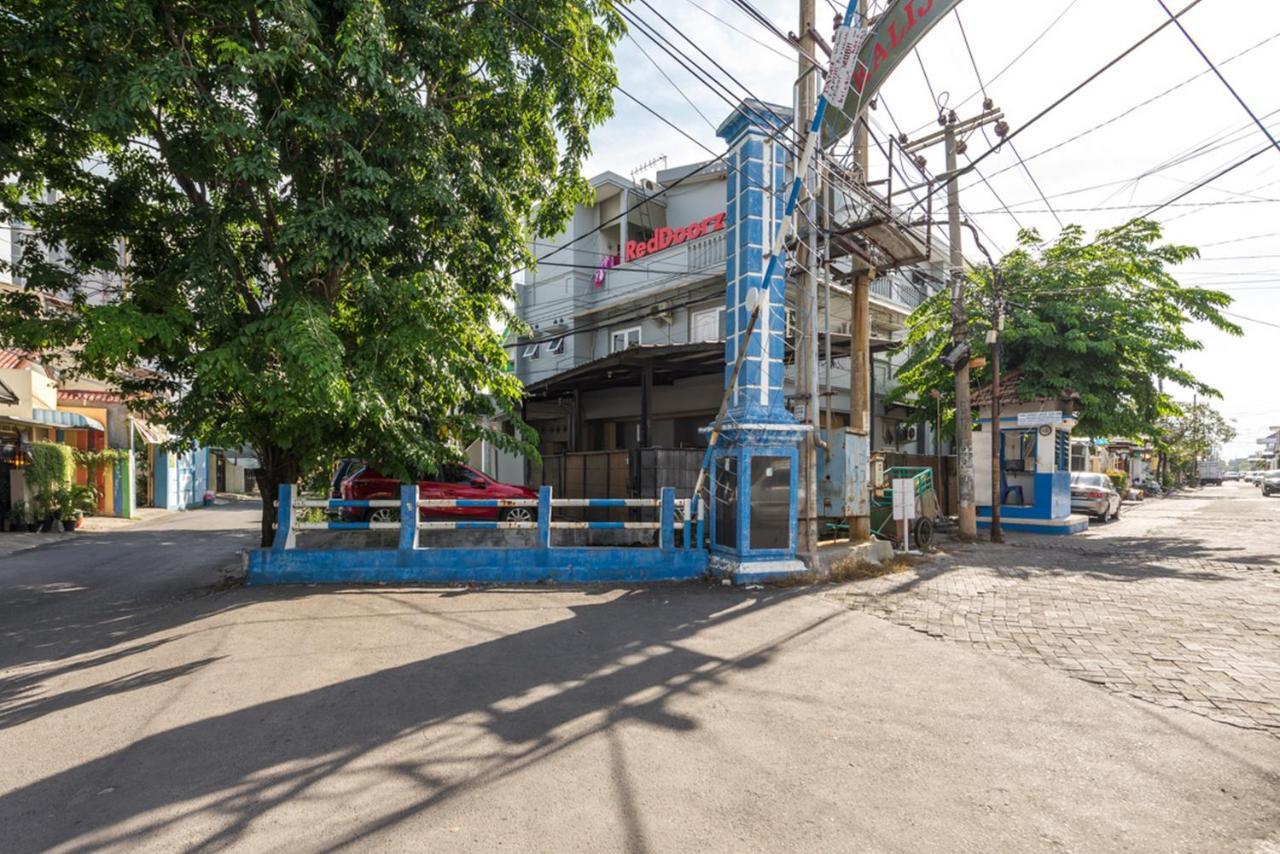 RedDoorz near Widya Mandala University Surabaya Dış mekan fotoğraf