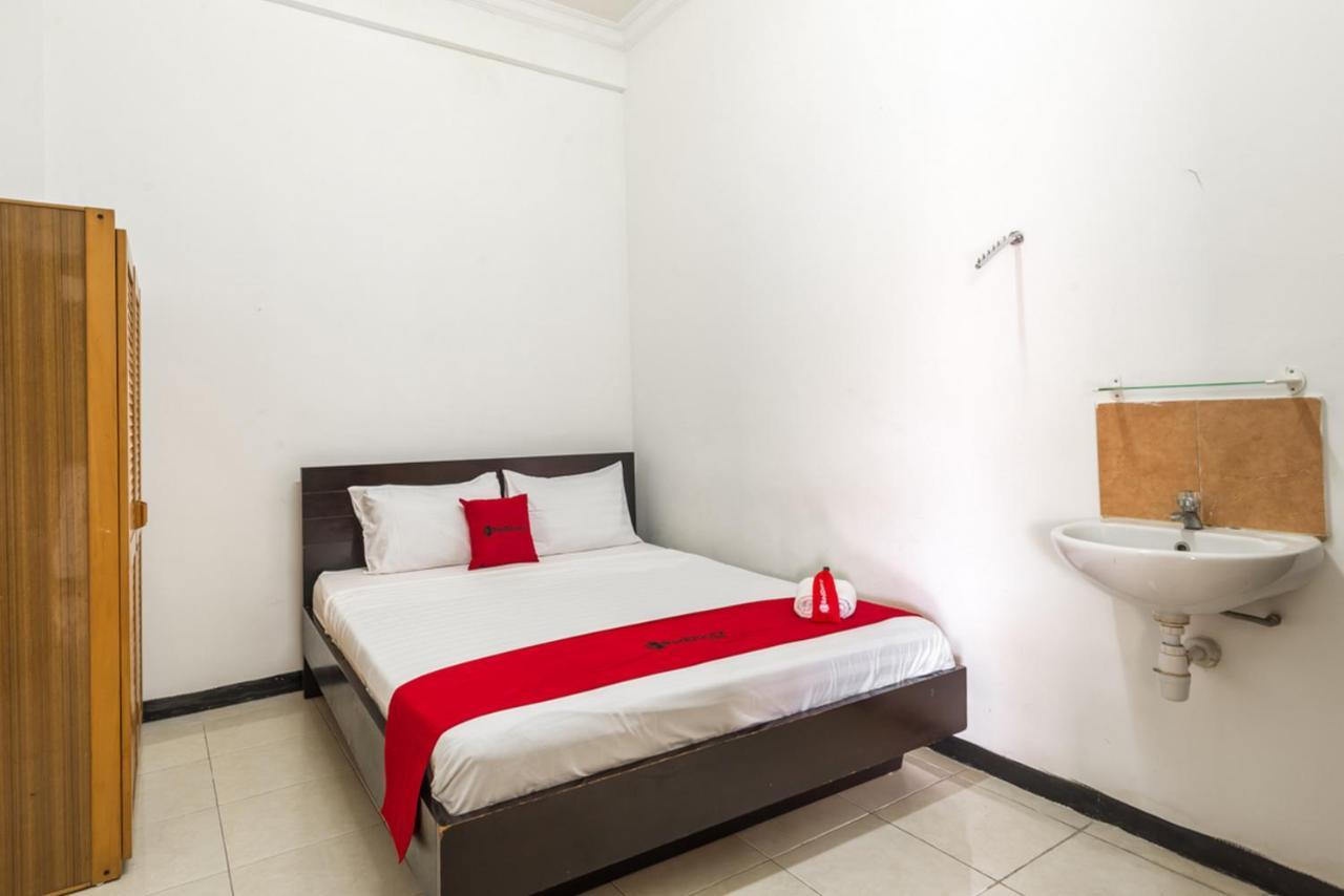 RedDoorz near Widya Mandala University Surabaya Dış mekan fotoğraf